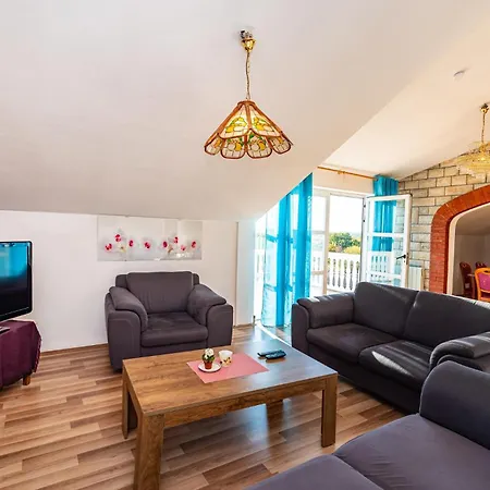 Awesome In With Kitchen Holiday home Polaca